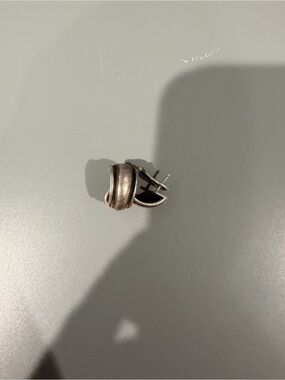 (666) JAMES AVERY RETIRED SILVER CHRISTINA EARRINGS